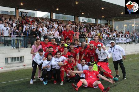 Imagen del triunfo en Mutilva del equipo, en la fase de ascenso a Segunda B.