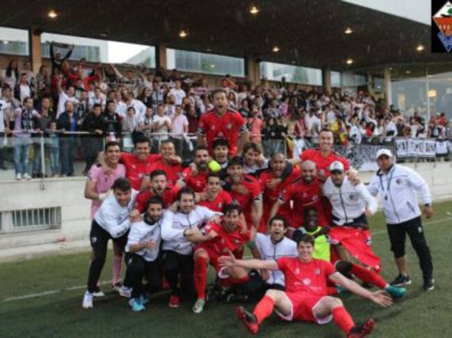 Imagen del triunfo en Mutilva del equipo, en la fase de ascenso a Segunda B.