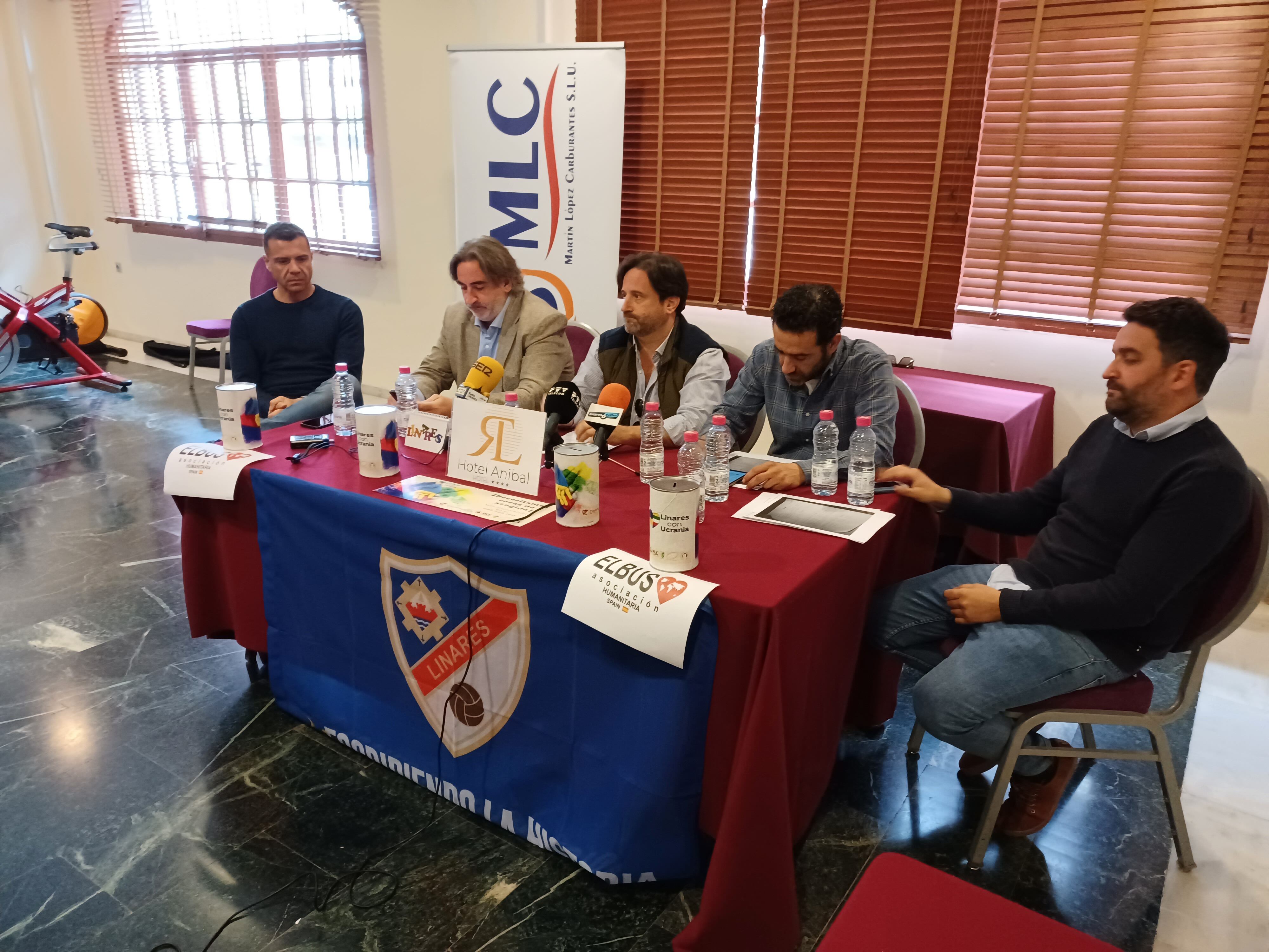 Rueda de prensa ofrecida por miembros de la Asociación "El Bus", de ayuda a refugiados ucranianos.