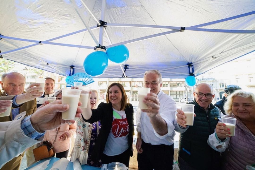 María José Català junto a Esteban González Pons