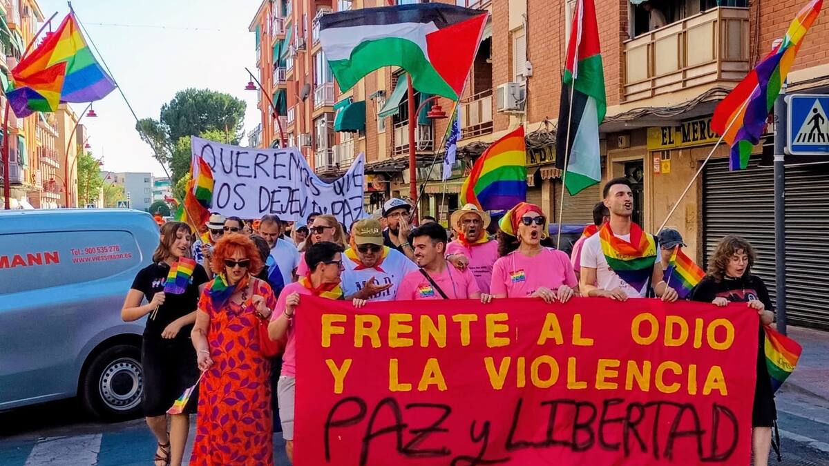 Daniel Marín, portavoz de la asociación LGTBIQ+, repasa su malestar con el Ayuntamiento por la programación del Orgullo