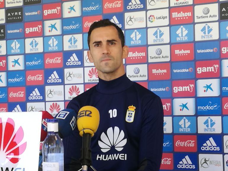 Miguel Linares durante una rueda de prensa en El Requexón.