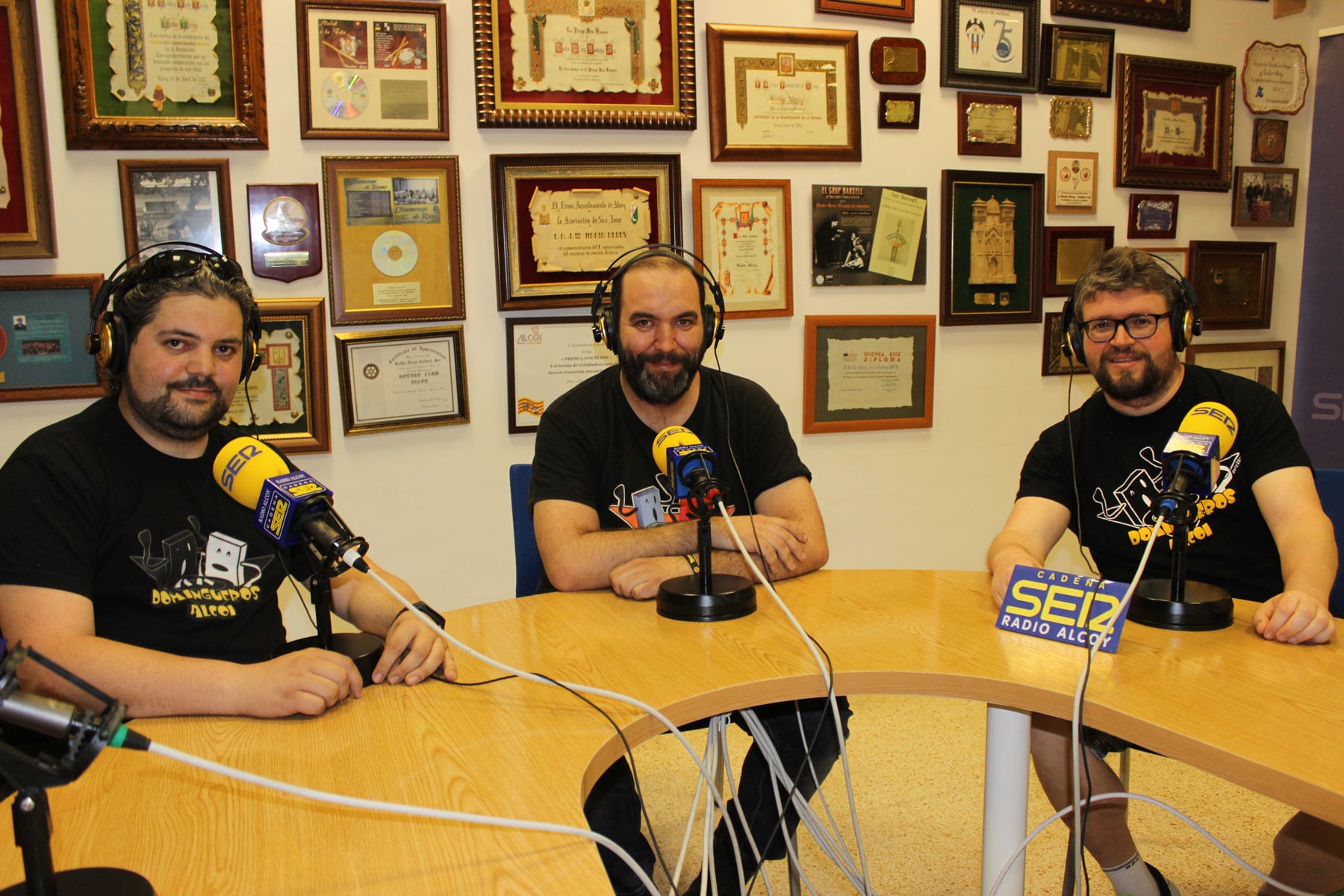 Eliseo Pastor, Pepincho y Dani Talaván, en el estudio central tras la entrevista
