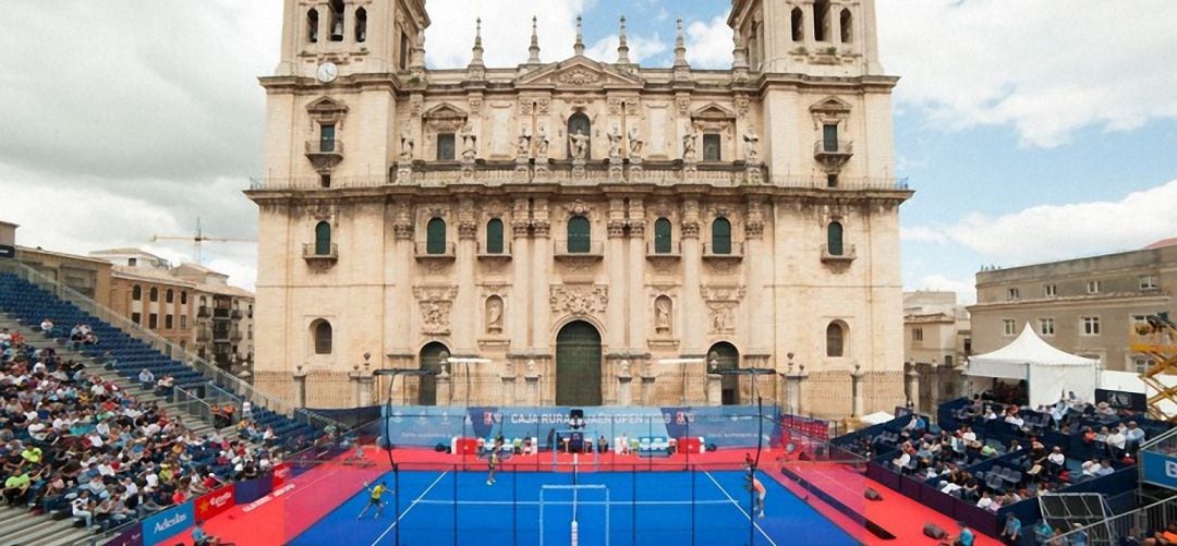 Pista del World Padel Tour instalada en Jaén.