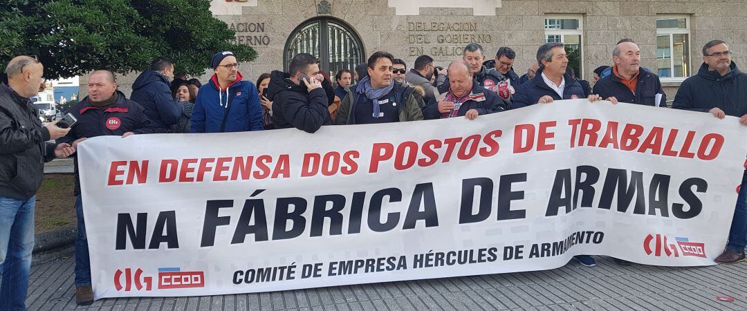 Concentración de trabajadores de la fábrica de armas