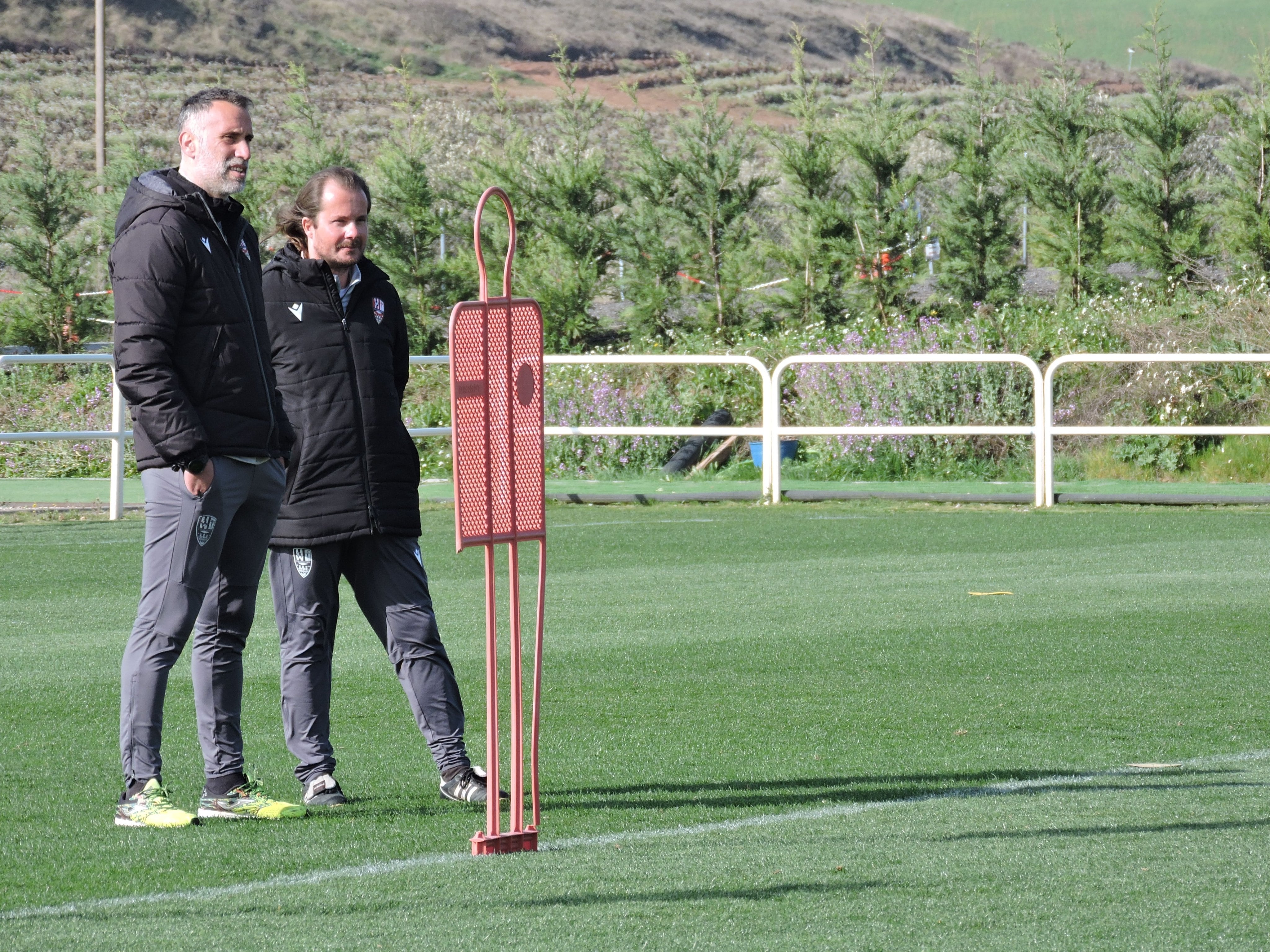 Yayo Urzay, junto a Miguel Martínez de Corta, en su primer entrenamiento al frente del primer equipo / UD Logroñés