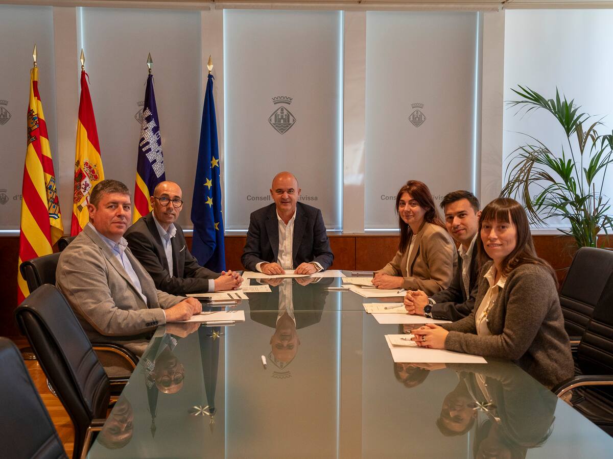 Los consells pitiusos estudirán cambios legales para forzar al Estado a asumir la tutela de menores migrantes