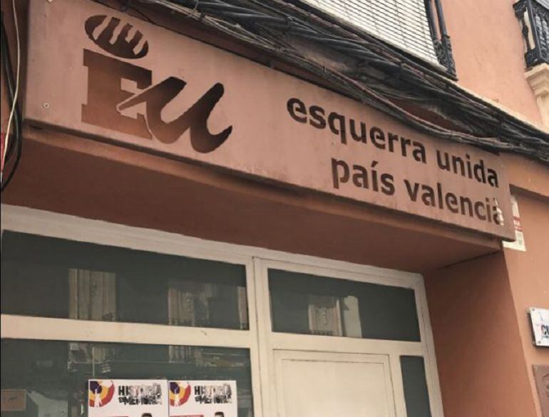 Puerta principal de la sede de Esquerra Unida en una imagen reciente