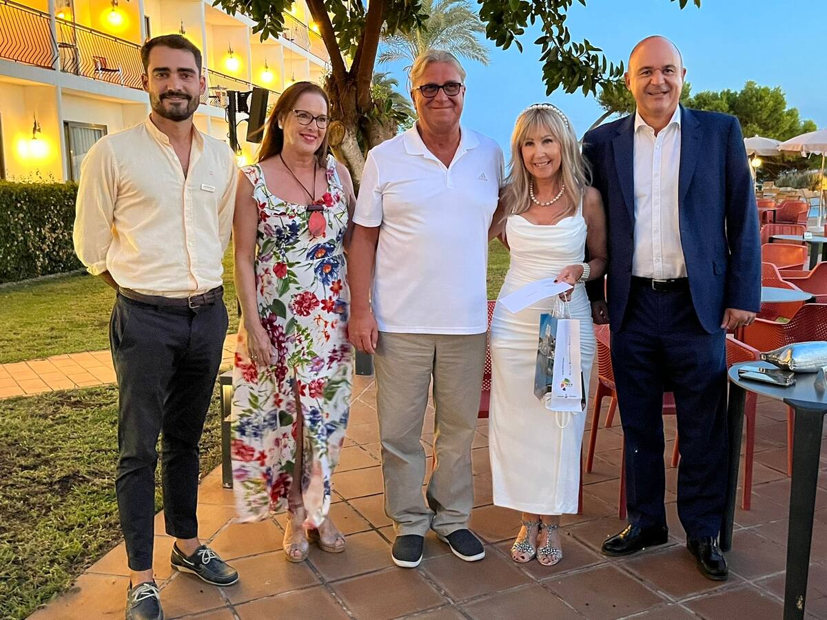 Homenaje a los turistas más fieles a Ibiza