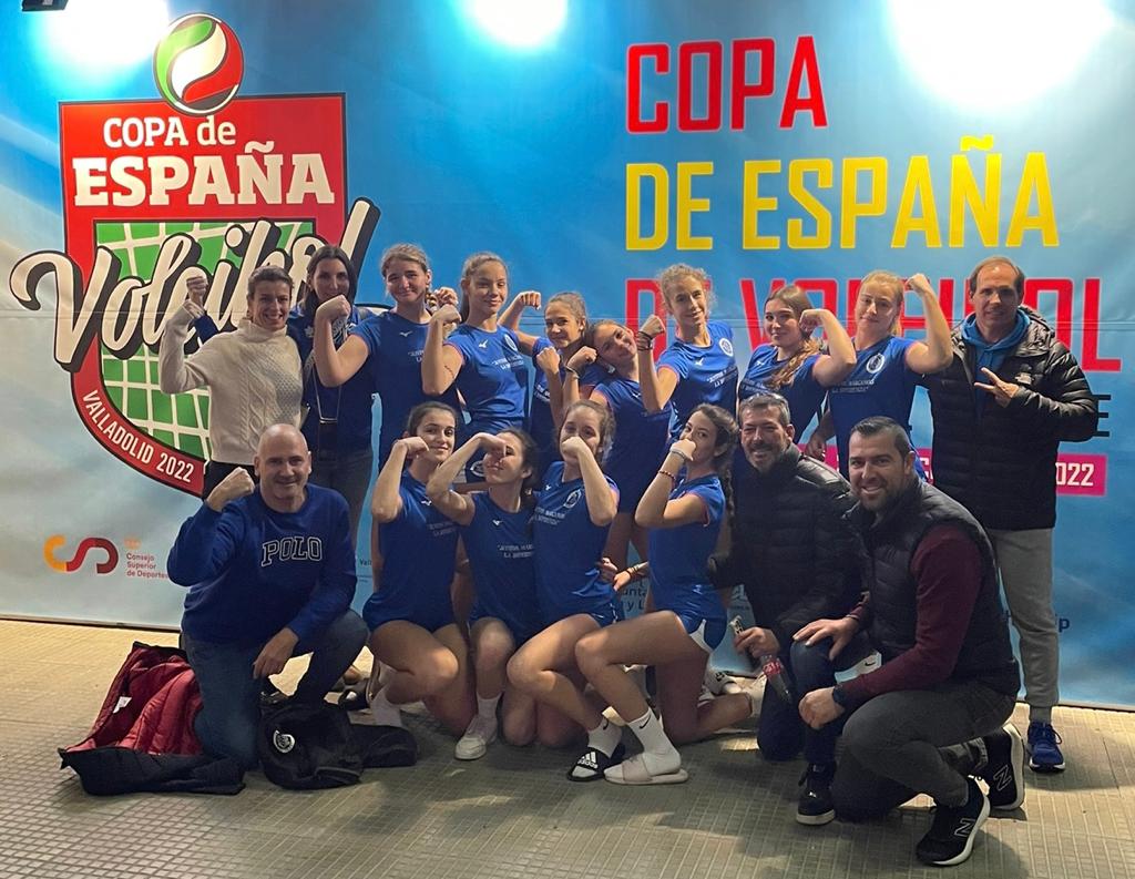 Las jugadoras del CV Gandia celebran el quinto puesto