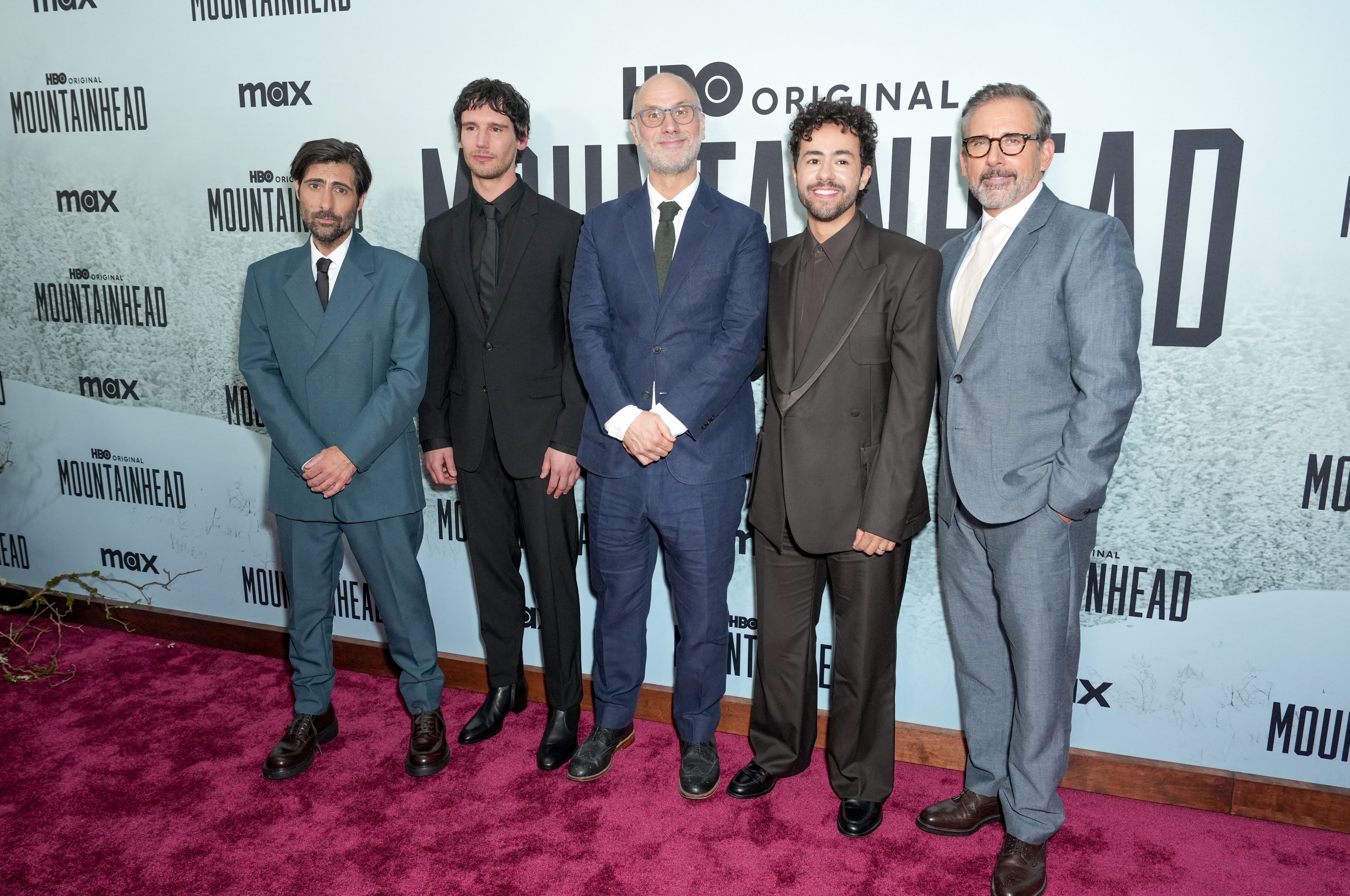 Jason Schwartzman, Cory Michael Smith, Jesse Armstrong, Ramy Youssef, Steve Carell, en la premiere de 'Mountainhead' (Photo by John Nacion/Variety via Getty Images)