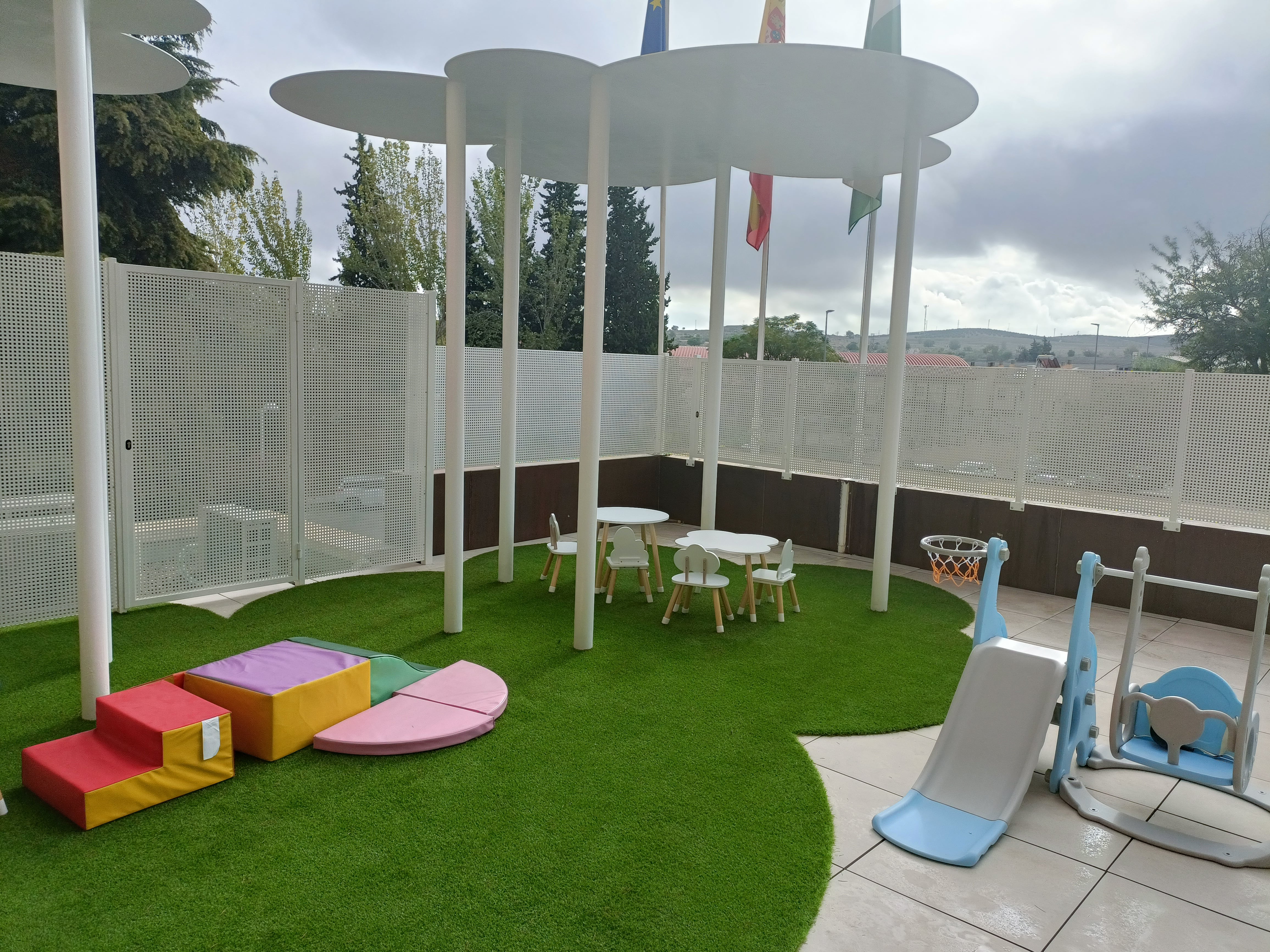 Terraza con juegos en la planta de pediatría del Hospital de Linares.