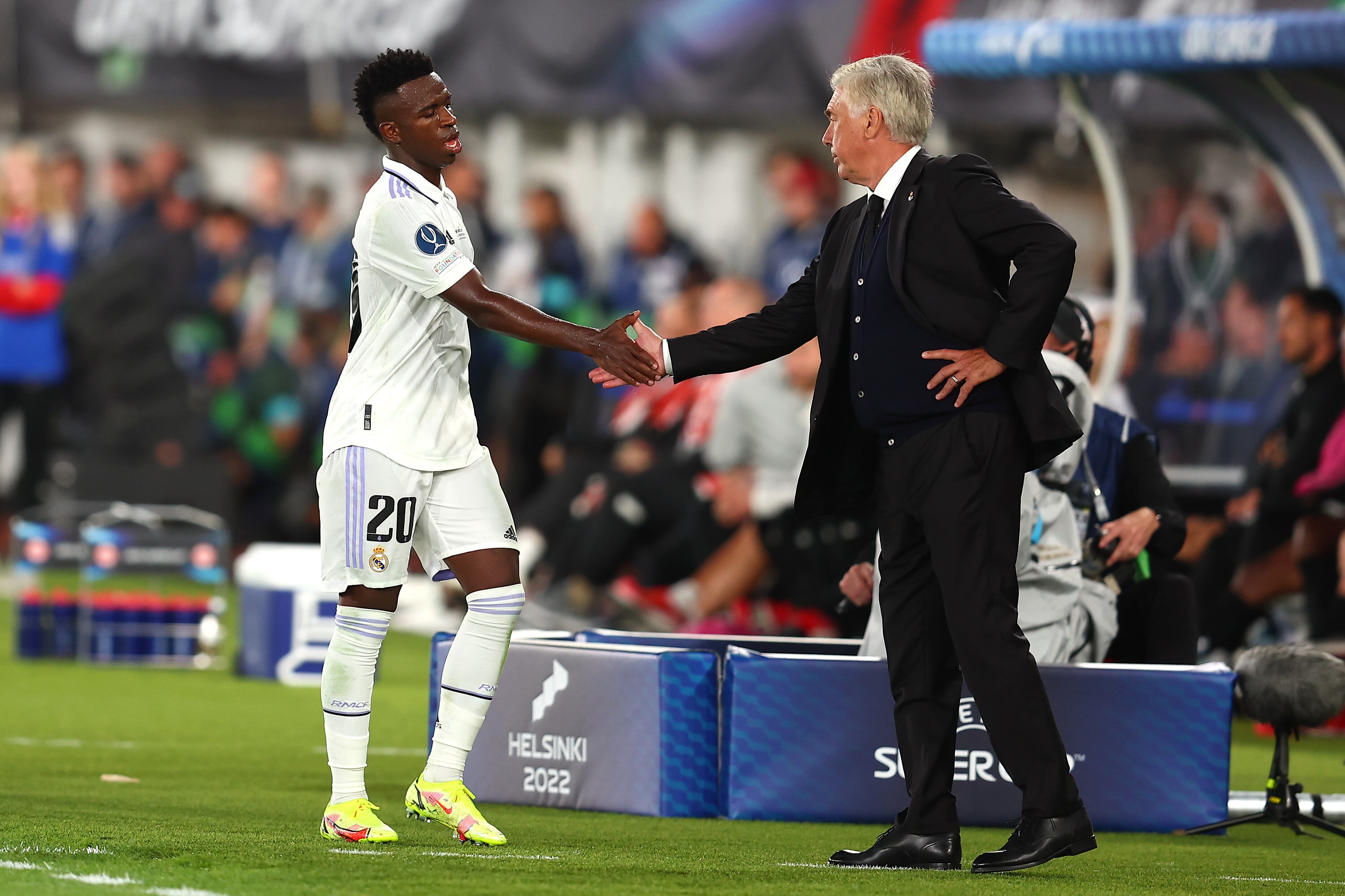 Ancelotti y Vinicius se saludan , en la pasada Supercopa de Europa, disputada el 10 de agosto.