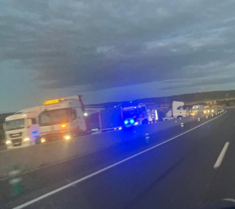 Accidente camión A-3 altura Tébar