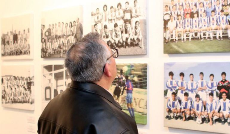 La exposición recorría con imágenes y objetos la historia del club pepinero