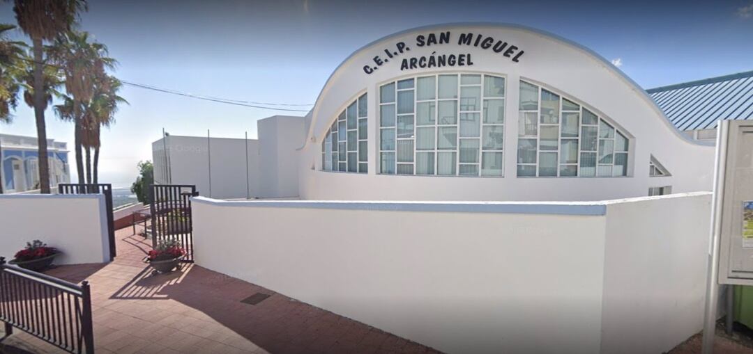 Fachada del Centro de Educación de Infantil y Primaria San Miguel Arcángel, ubicado en el municipio de San Miguel de Abona, al sur de Tenerife