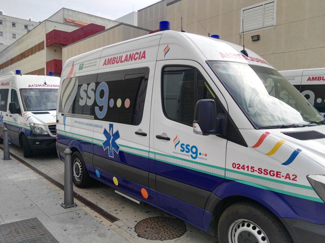 Dos ambulancias en el Hospital de Jerez