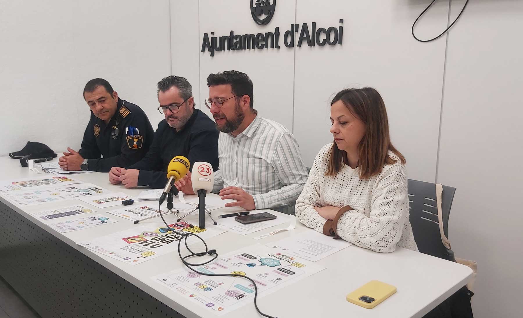 Carlos Martín, Raül Llopis, Àlex Cerradelo y Rut Tomás en la rueda de prensa de presentación de las medidas contra posibles agresiones sexistas