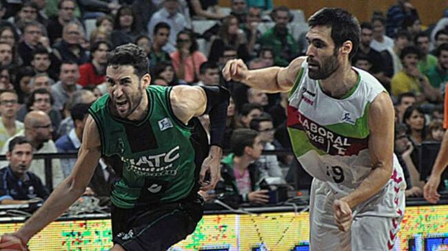 Vidal y San Emeterio en el partido de Badalona.