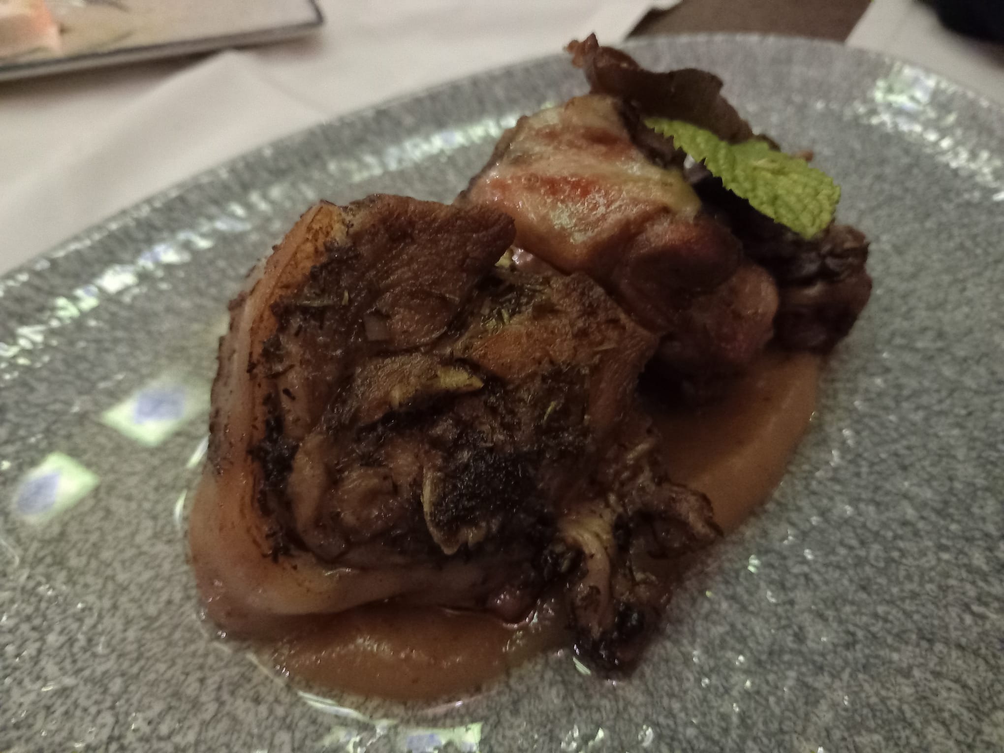 Ración de cochinillo de La Posada del Nuncio