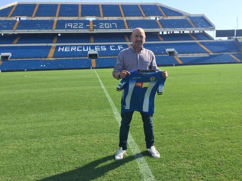 Claudio Barragán, con la camiseta del Hércules