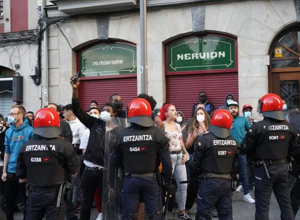 Antifascistas&#039; intentan cortar un mitin de el secretario general de Vox, Javier Ortega Smith, sobre inmigración celebrado en la plaza Corazón de María de Bilbao para apoyar al candidato de la formación por Bizkaia en las elecciones vascas 12 de julio,