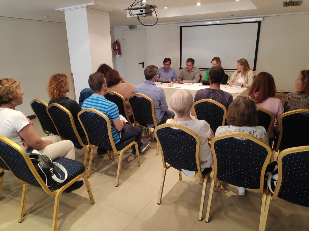 Un momento durante la reunión con las asociaciones