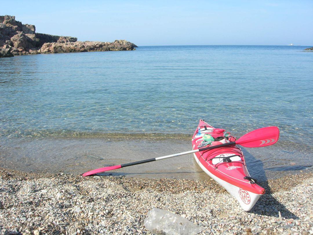 Una playa de desierta en Cabo de Palos 