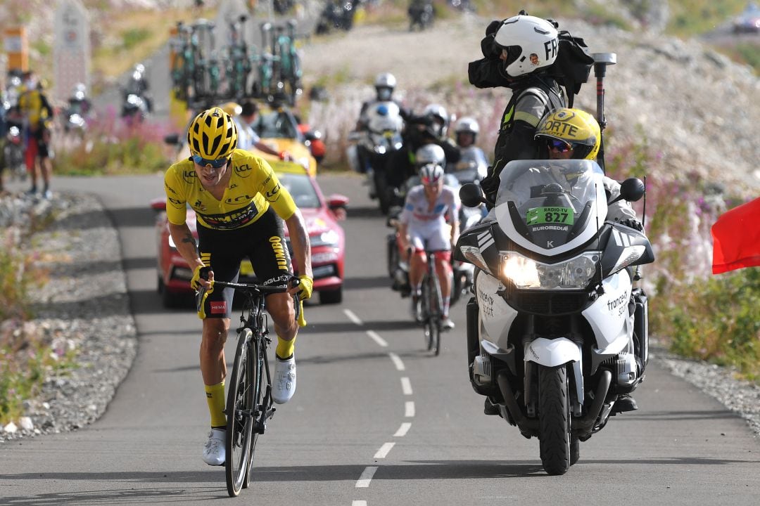 Los eslovenos Primoz Roglic y Tadej Pogacar en la etapa reina del Tour de Francia.