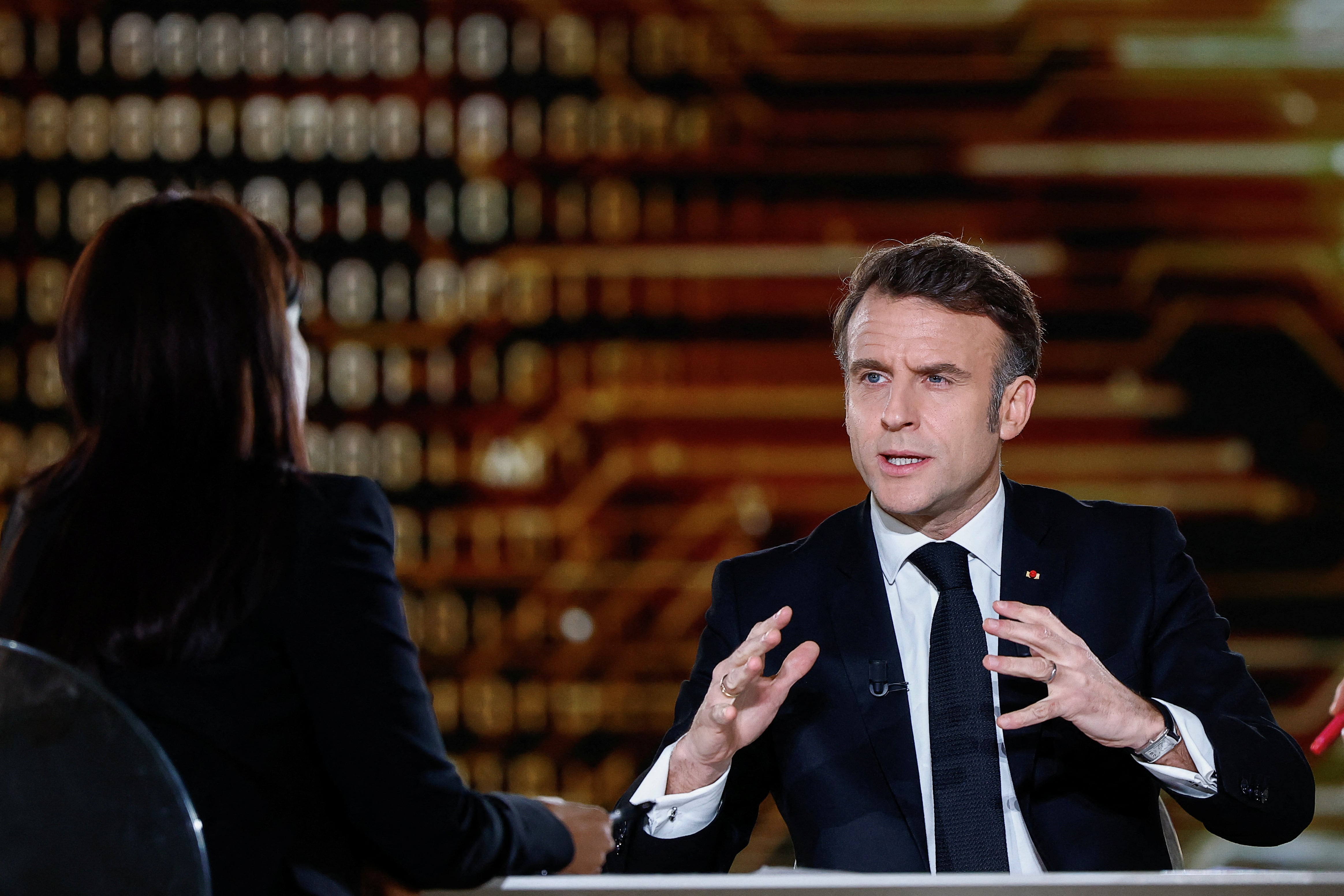 El presidente francés, Emmanuel Macron, durante una entrevista previa a una cumbre sobre inteligencia artificial. EFE/EPA/GONZALO FUENTES / POOL