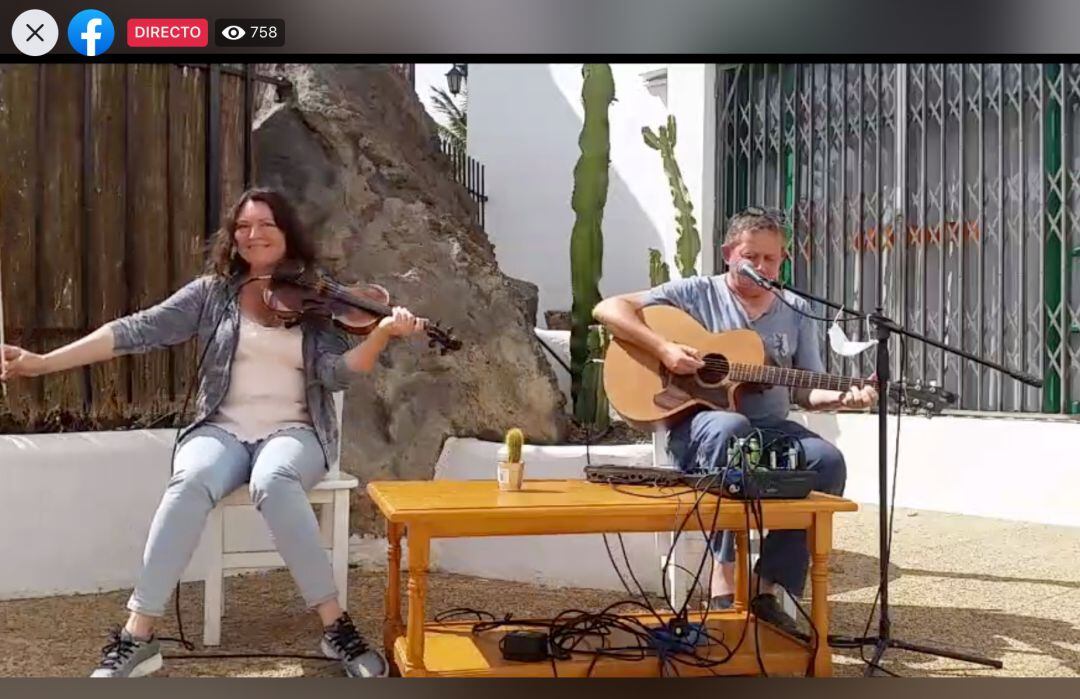 Decenas de artistas de todo el mundo se dan cita desde sus casas a través de Facebook Live en un concierto de más de doce horas
