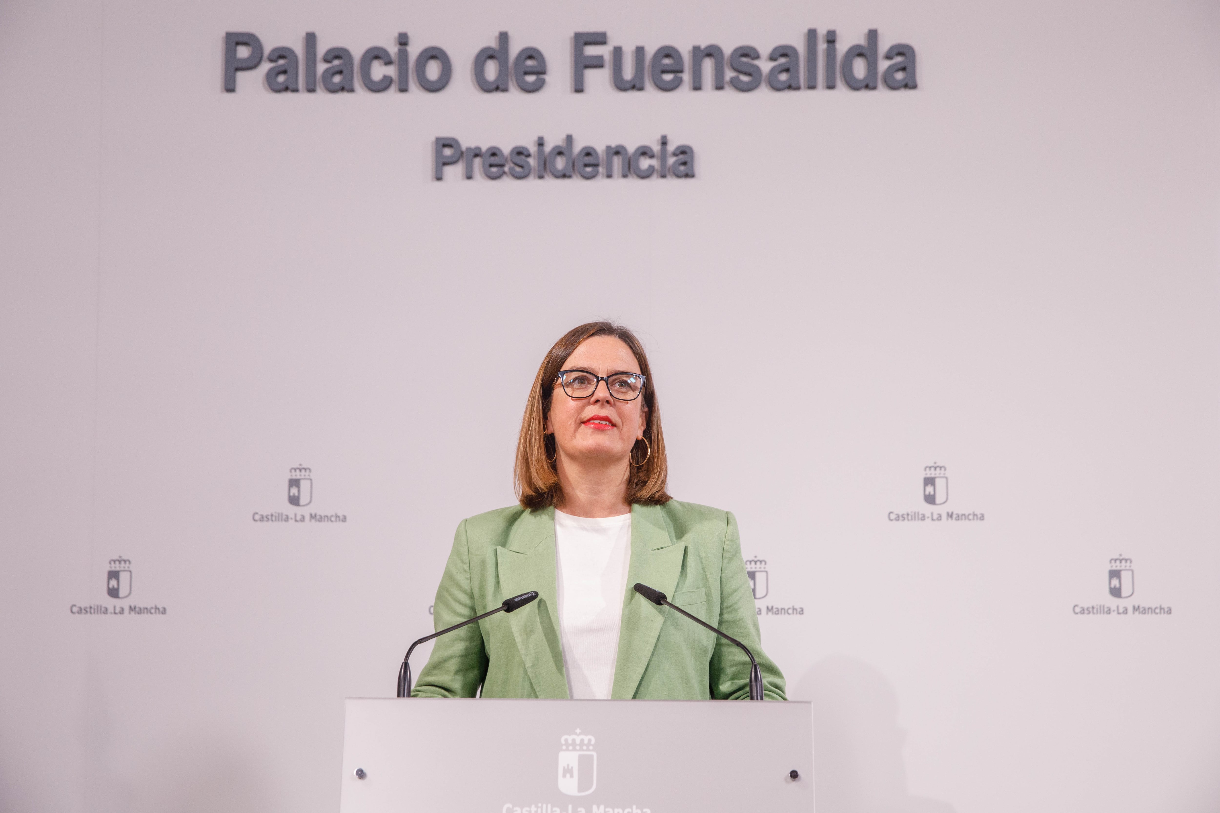 La consejera Portavoz del Gobierno regional, Esther Padilla, comparece en rueda de prensa, en el Palacio de Fuensalida