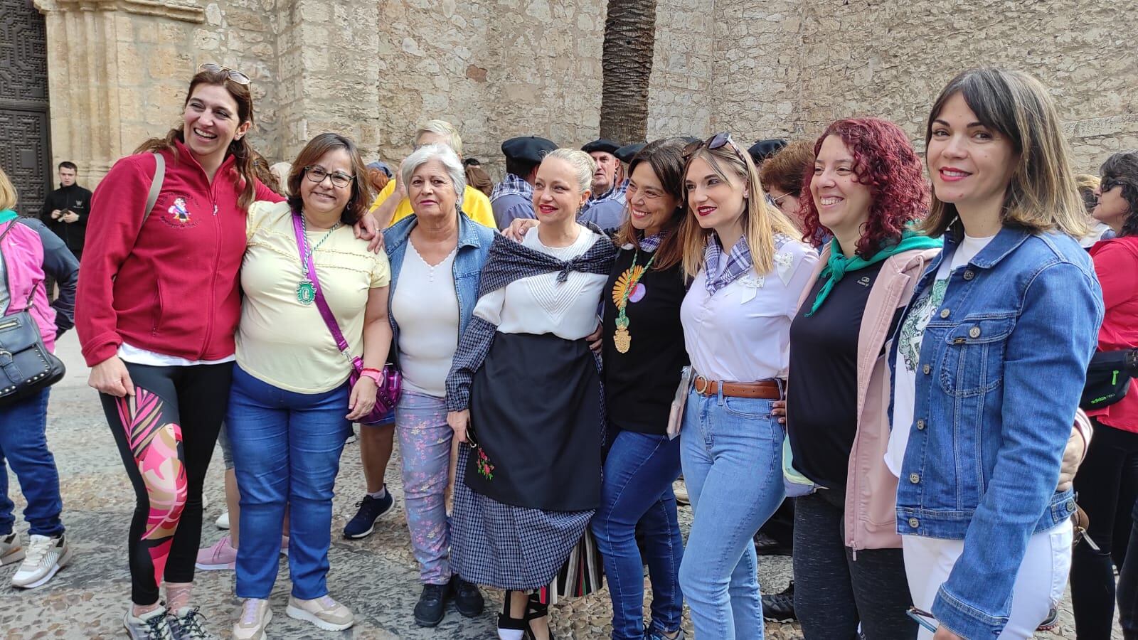 La senadora del PSOE Pilar Zamora, en San Pedro junto a la portavoz socialista Sara Martínez y la delegada de Igualdad, Manoli Nieto entre otras