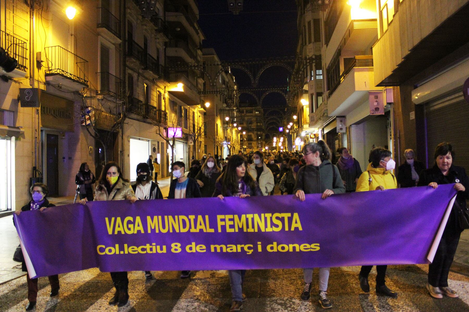 La manifestación a su paso por la calle Sant Llorenç