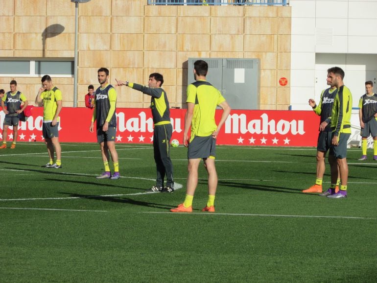 El Villarreal CF entrenando en la Ciutat Esportiva de Miralcamp.