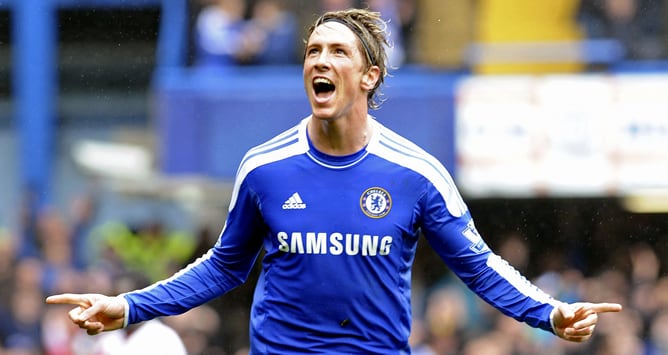 El delantero español del Chelsea, Fernando Torres, celebra el cuarto gol de su equipo ante el Queens Park Rangers durante el partido de la Premier League inglesa disputado en el estadio Stamford Bridge, Londres, el 29 de abril del 2012