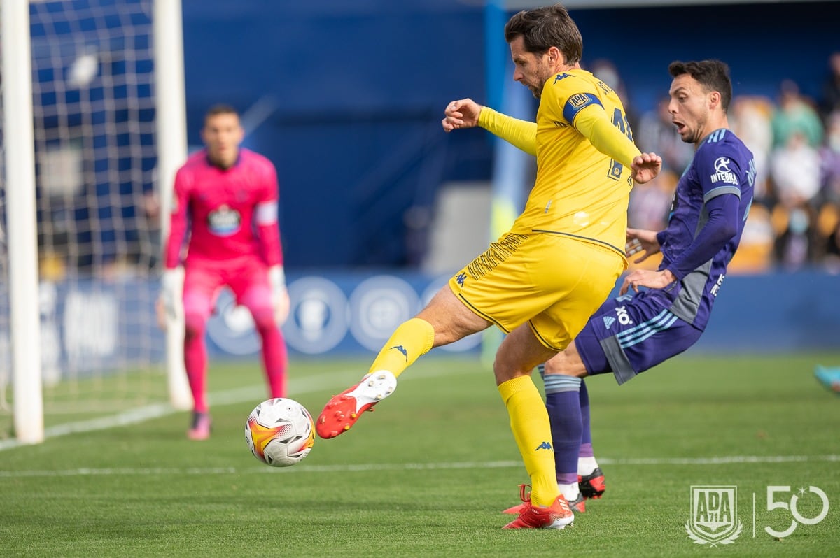 Lance del juego entre el Alcorcón y el Valladolid