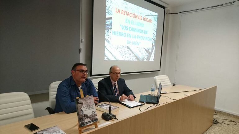 El concejal de Educación y Medio Ambiente presentó al autor del libro