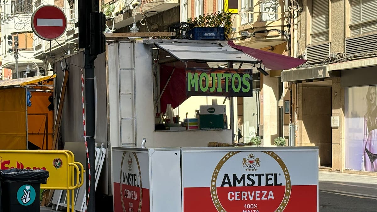 Compromís denuncia al Ayuntamiento de València ante el Síndic de Greuges por las mojiterías y puestos de las Fallas