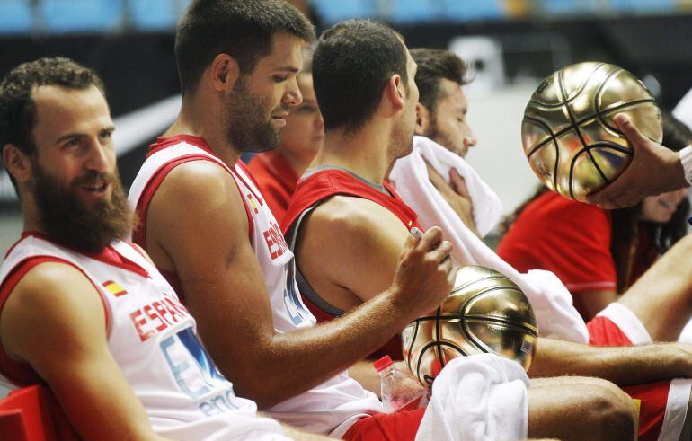 Felipe Reyes y Sergio Rodríguez, en el banquillo