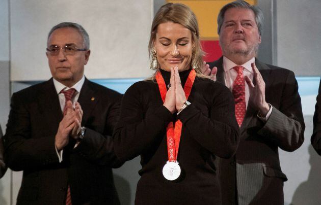 Lydia Valentín, después de recibir su medalla de plata en los Juegos Olímpicos de Pekín de 2008.