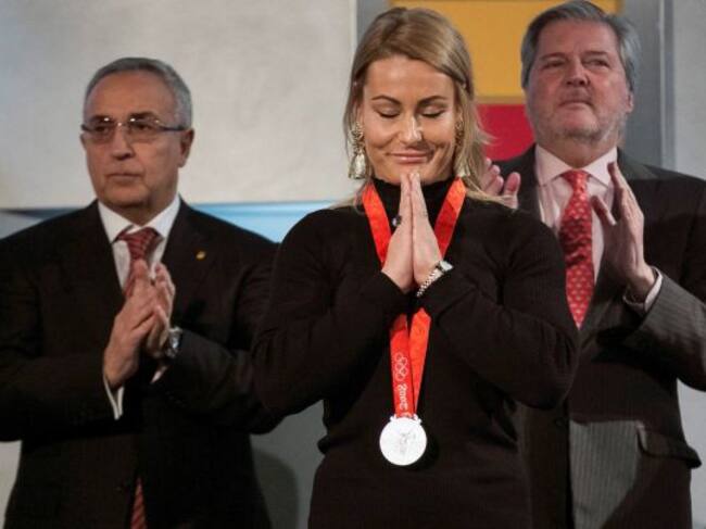 Lydia Valentín, después de recibir su medalla de plata en los Juegos Olímpicos de Pekín de 2008.