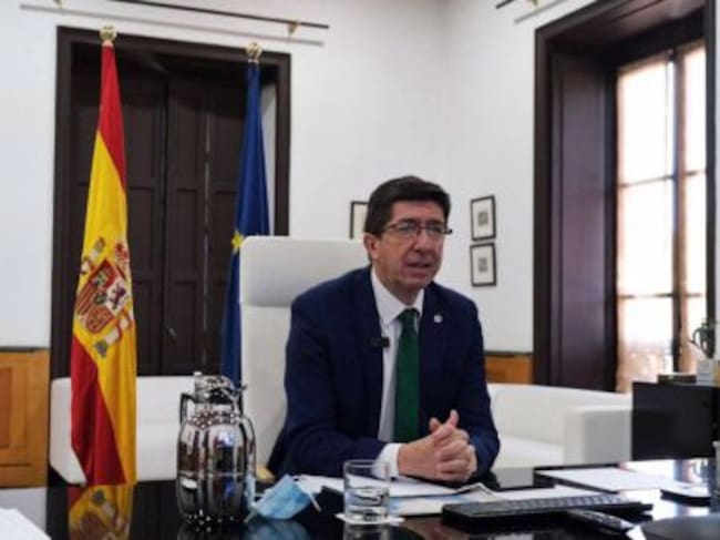 Juan Marín, vicepresidente de la Junta de Andalucía y consejero de Turismo, en su despacho