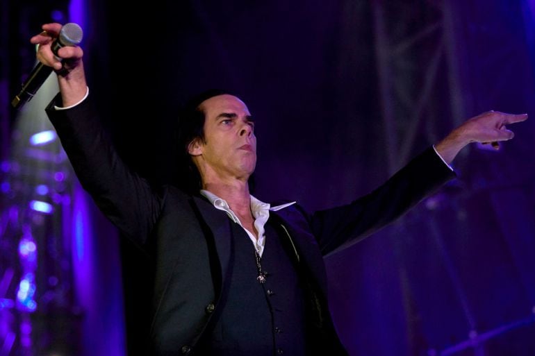 El cantante australiano Nick Cave durante su actuación en la segunda jornada del Primavera Sound que tiene lugar en el recinto del Fòrum de Barcelona.