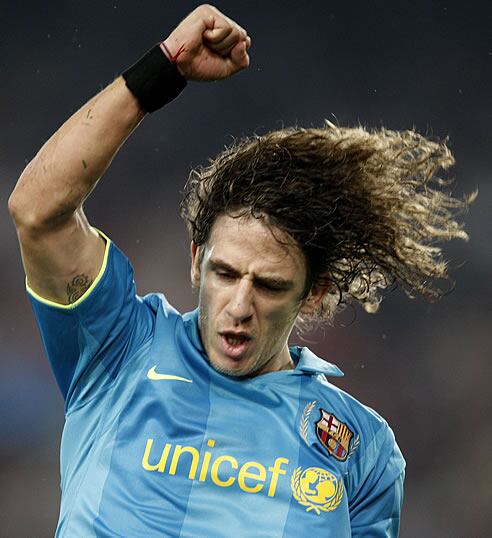 Puyol celebra el primer gol culé