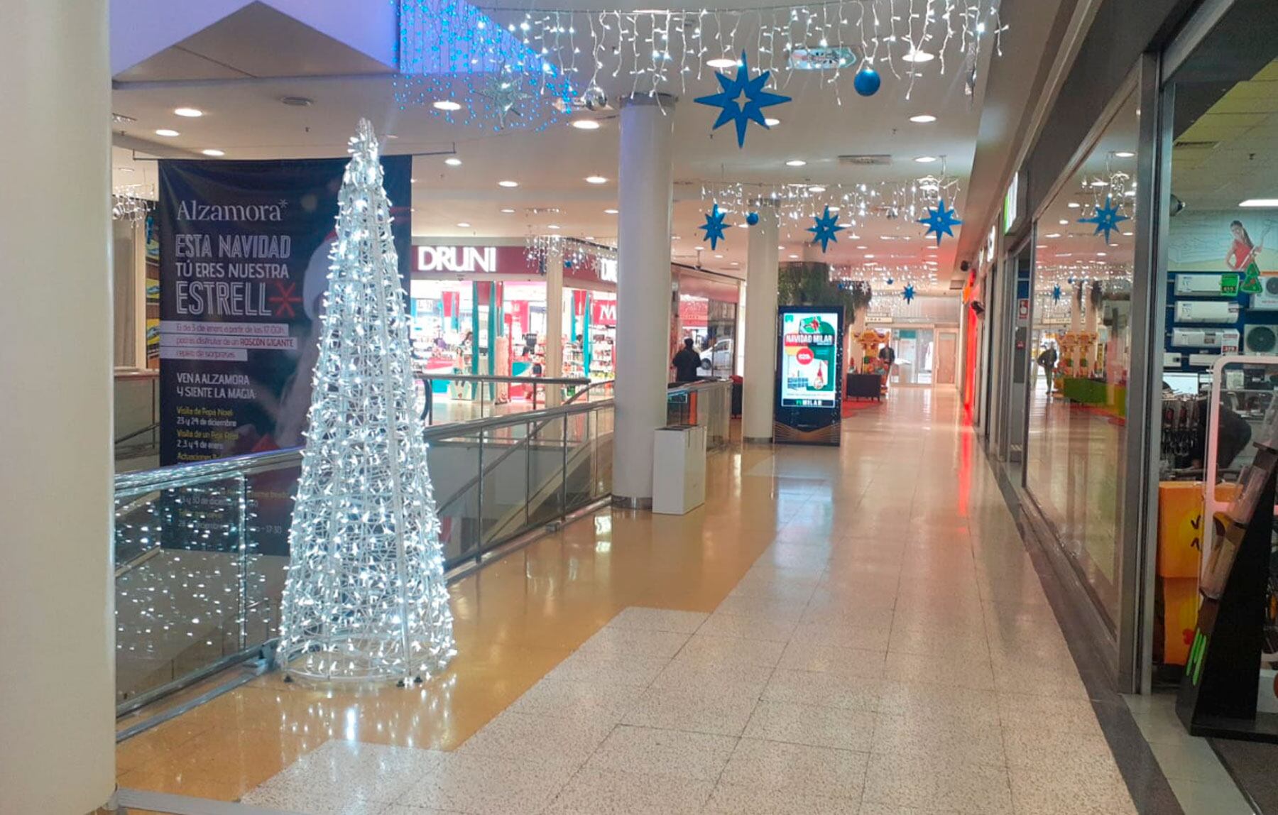 Decoración navideña del Centro Comercial Alzamora