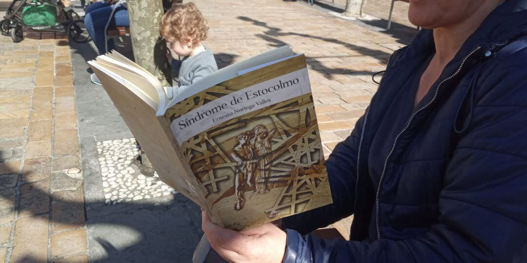 El poemario 'Síndrome de Estocolmo' ofrece un variado abanico de poemas