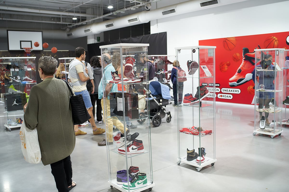 Exhibición de sneakers de Michael Jordan en Arena Multiespacio