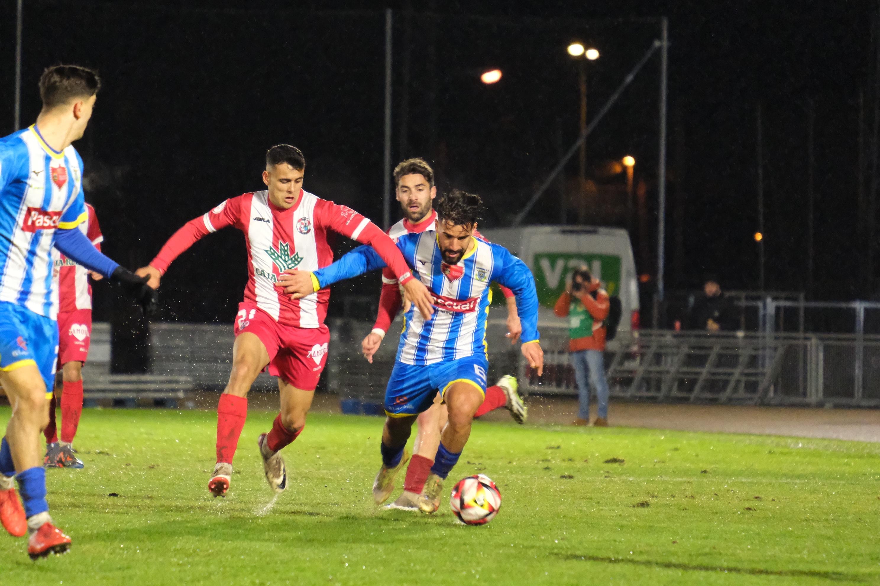 Vitolo, a un gran nivel, conduce el cuero