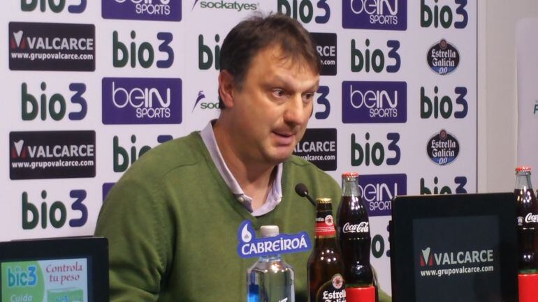 El técnico compareció en sala de prensa antes de la decisión del consejo de administracción